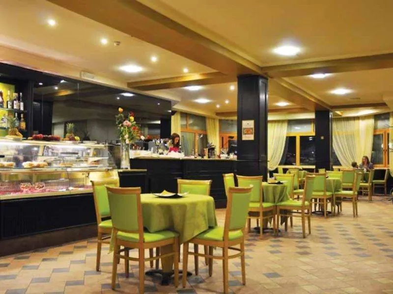 Grand Hotel Paradiso Passo del Tonale 5*,  Italia