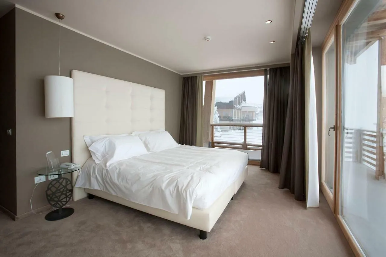 Grand Hotel Paradiso Passo del Tonale 5*,  Italia